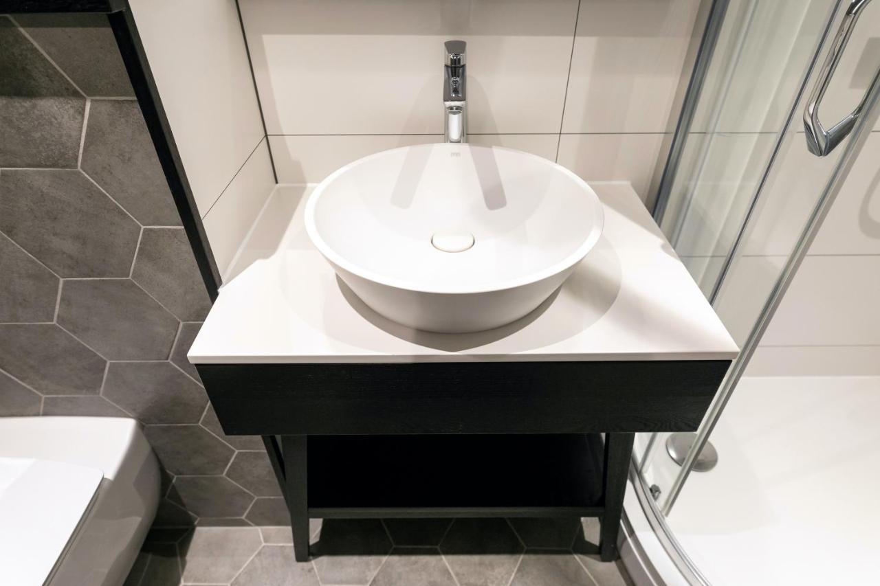 Brand New, Family-Friendly With A Great Location - Moon Apartment 벤츠필스 외부 사진